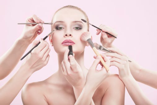 اجرای ترفندهای آرایشی 2025